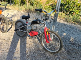 Bicicleta Monty con motor de gasolina