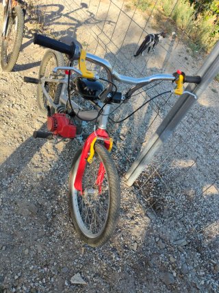 Bicicleta Monty con motor de gasolina