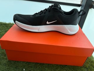 Zapatillas Nike Running Negras y Blancas