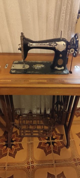 Máquina de coser Swinger antigua