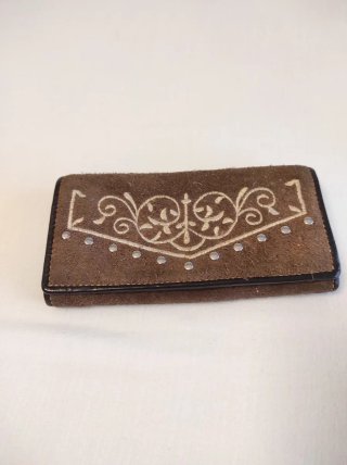 Cartera de ante con adornos