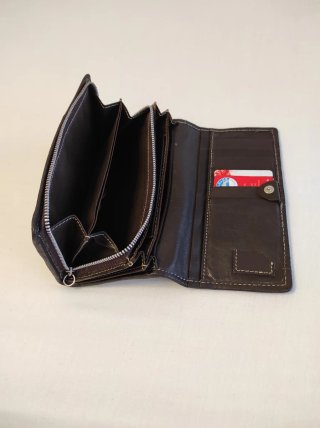 Cartera de ante con adornos