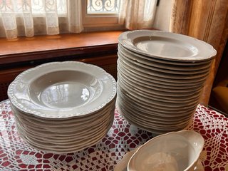 Vajilla Ibero Tanagra China Opaca. 54 piezas.
