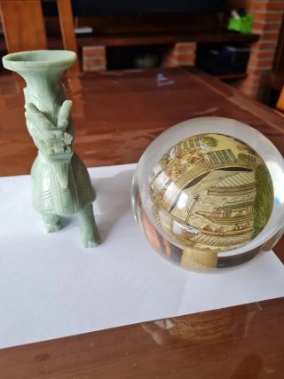 Figura dragón de jade con esfera