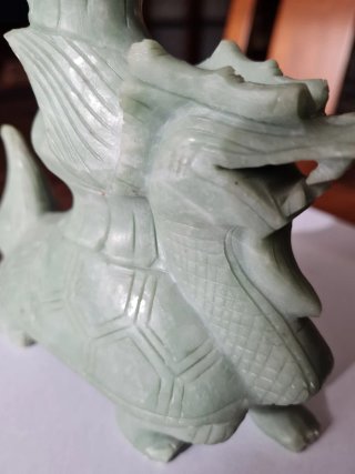 Figura dragón de jade con esfera