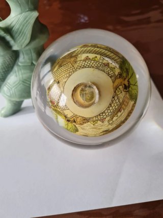 Figura dragón de jade con esfera