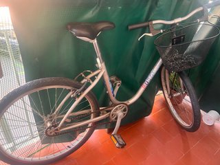 Bicicleta mediana con cesta