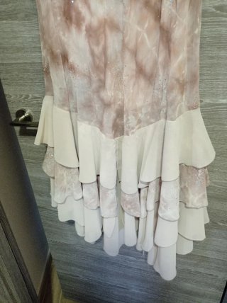Vestido de fiesta beige y marrón