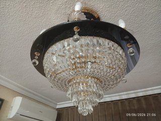 Lámpara de araña de cristal dorada