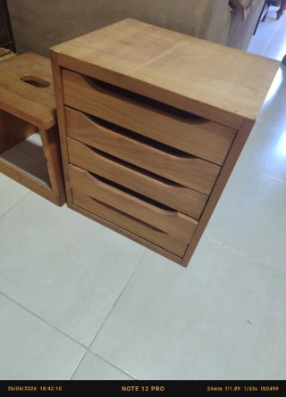 Cajonera pequeña de madera