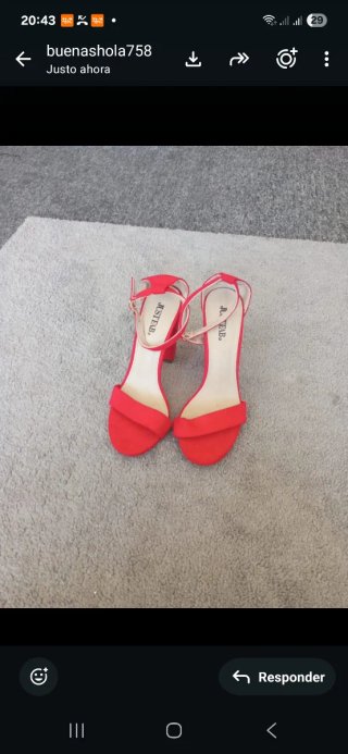 Sandalias rojas de tacón