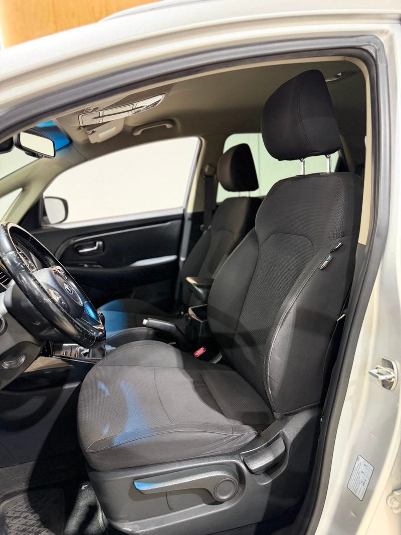 Kia Carens 2015, foto 12