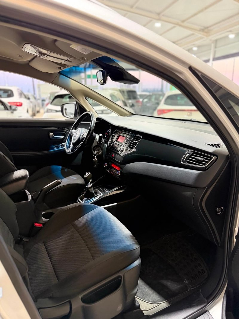 Kia Carens 2015, foto 15