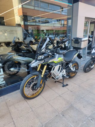 Voge 900 DSX verde lima