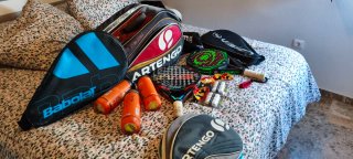 Lote completo pádel: palas, paletero y accesorios