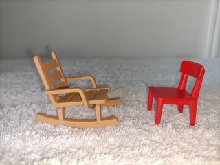 Sillas, mesas y mecedora Playmobil (varias fotos)