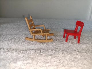 Sillas, mesas y mecedora Playmobil (varias fotos)