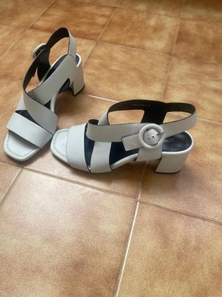Sandalias Adele Dezotti blancas talla 38