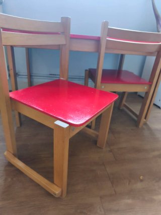 Mesa y 2 Sillas Infantiles Rojas