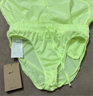 Shorts deportivos amarillos dri-fit Nike talla S