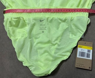 Shorts deportivos amarillos dri-fit Nike talla S
