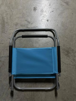 Silla de playa plegable azul y gris