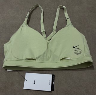 Sujetador deportivo verde dri-fit de Nike talla S