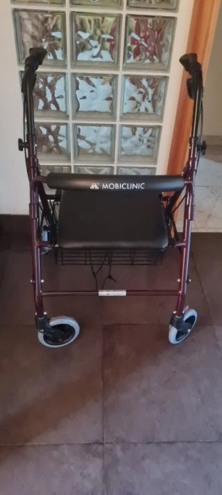 Andador Mobiclinic con asiento y cesta