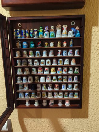 Collezione di ditali decorativi