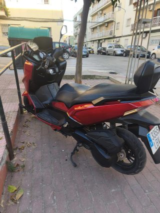 SYM GTS 125 Roja Scooter Automática