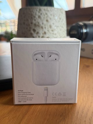 AirPods 2ª gen. Apple. Falta el Derecho