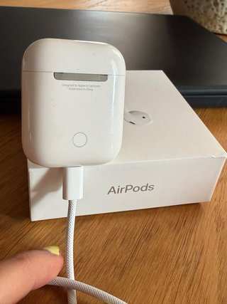 AirPods 2ª gen. Apple. Falta el Derecho