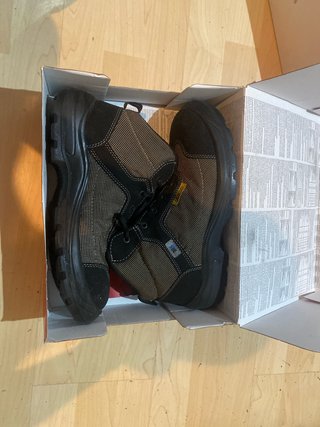 Botas de seguridad nuevas