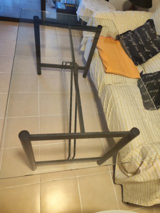 Mesa comedor cristal y metal negra