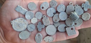 Lote de medallas y monedas antiguas