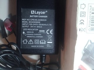 Cargador Baterías Plomo 24V 800mA Laycer