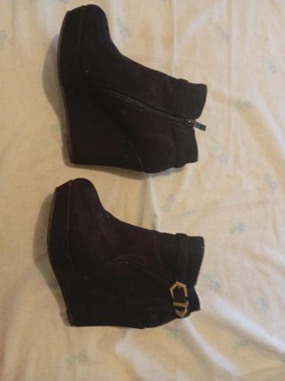 Botines de cuña negros