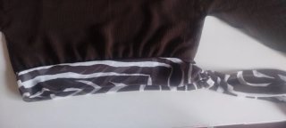 Camisa marrón con estampado floral blanco