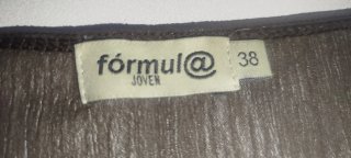 Camisa marrón con estampado floral blanco