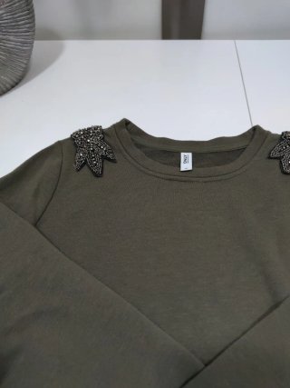 Sudadera verde militar con detalle hombros Talla X