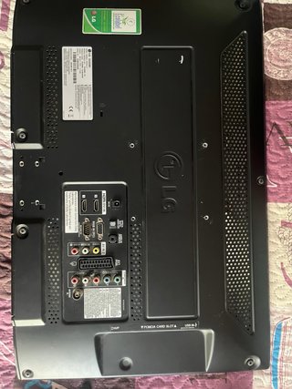 TV LG 22" ideal Camper / Autocaravana (12-24-220V)