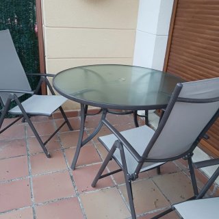 Mesa y sillas jardín cristal y metal
