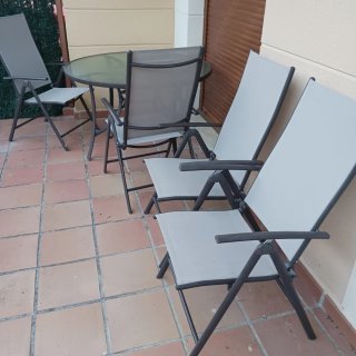 Mesa y sillas jardín cristal y metal