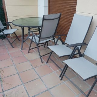 Mesa y sillas jardín cristal y metal