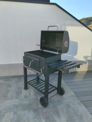 Barbacoa de carbón negra
