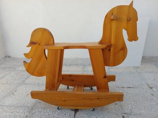 Caballo balancín madera artesanal