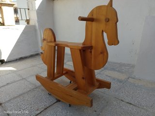 Caballo balancín madera artesanal