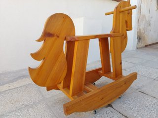 Caballo balancín madera artesanal