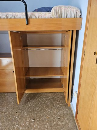 Litera, arcón y armario de madera. Para niño/a