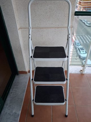 Escalera plegable 3 peldaños en Alcalá de henares